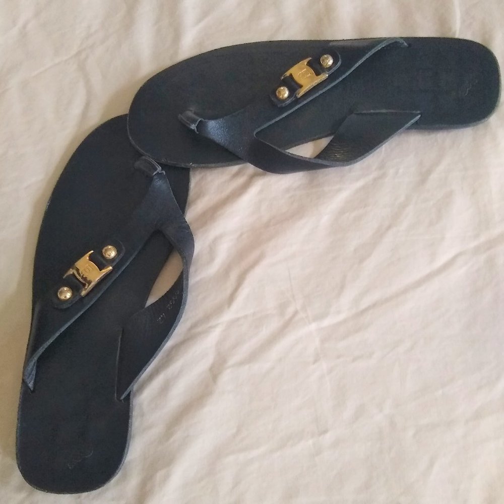 Stylish Dolce and Gabbana Men thong sandals! Rare!
